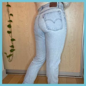 Levi’s Light Wash Jeans
